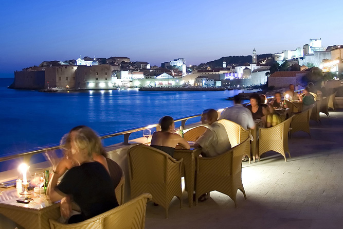 Hotel-Excelsior-Dubrovnik,-foto-arhiva-ALH-Exclesior_bar_terrace.