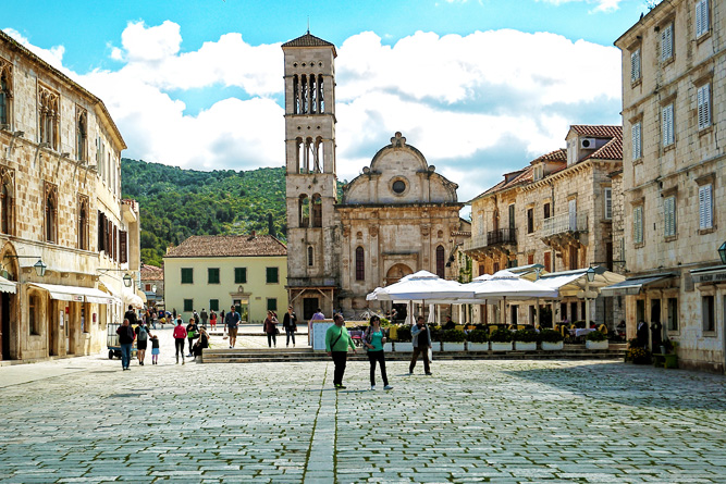 explore-hvar-tailoredc-roayia-tours